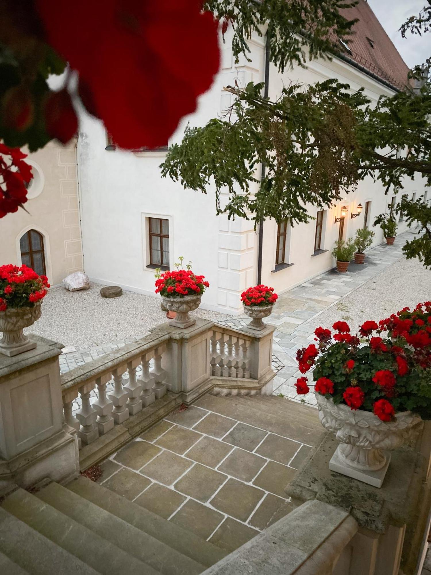 Schloss Thalheim Sankt Poelten Dış mekan fotoğraf