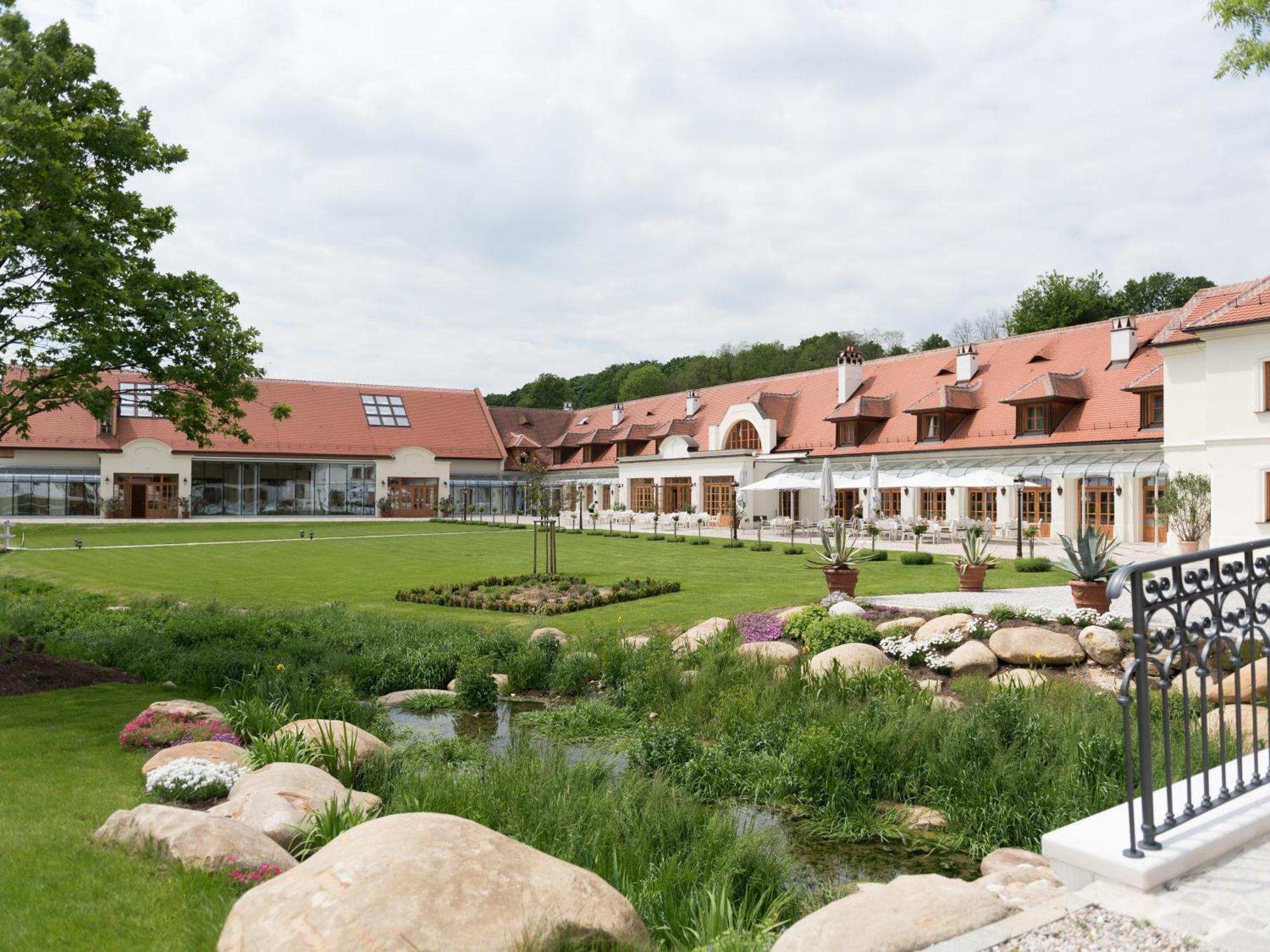 Schloss Thalheim Sankt Poelten Dış mekan fotoğraf