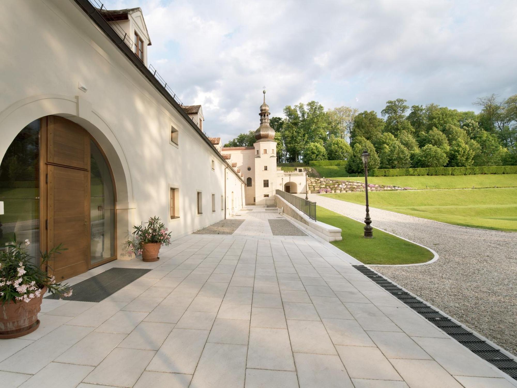 Schloss Thalheim Sankt Poelten Dış mekan fotoğraf